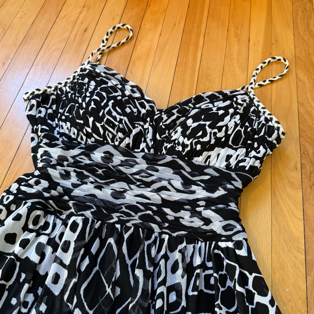 Signature by Sangria Pattered White and Black Party Dress Sz 6 EUC